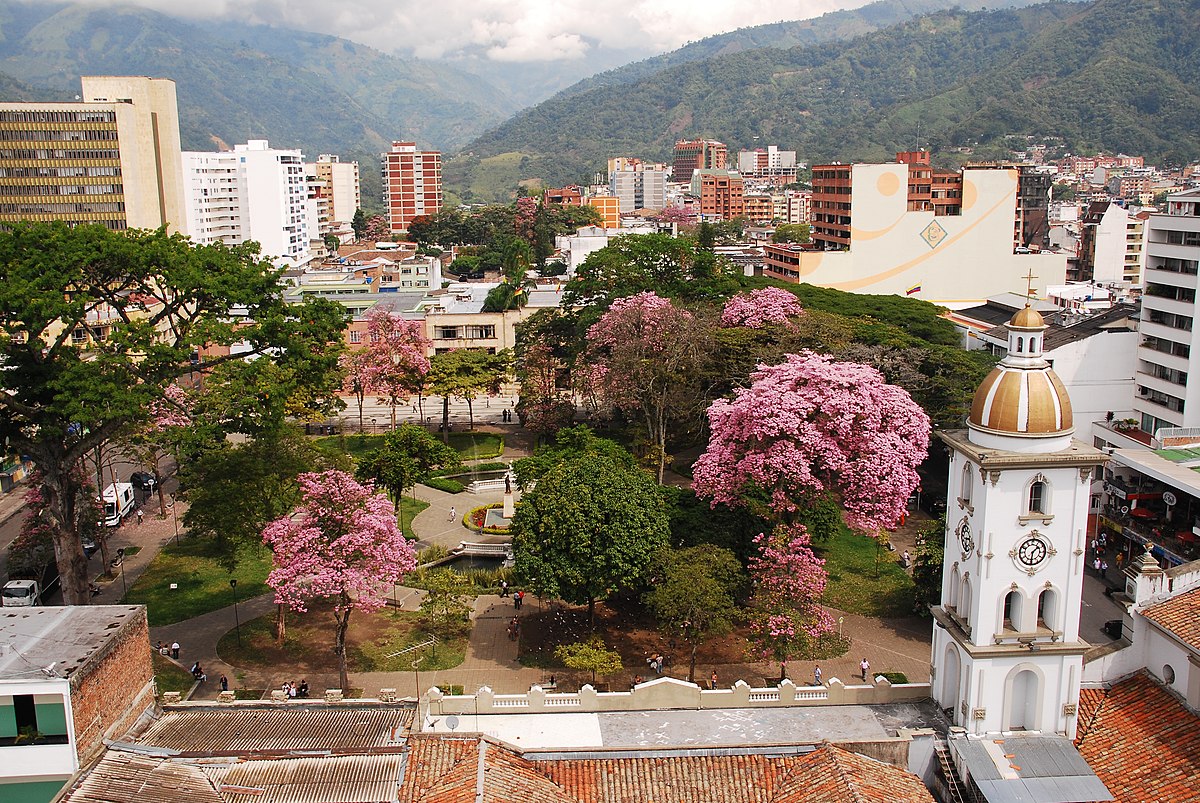 La capital musical de colombiana, Ibagué, despertando a un nuevo día de negocios y oportunidades